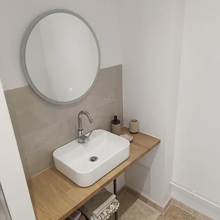 Flat Apartment *